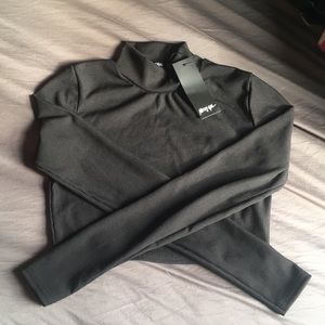 Black long sleeve crop top